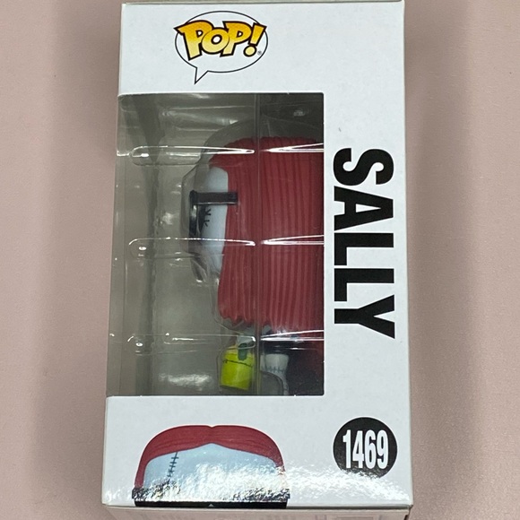 Funko Sally at the Beach #1469 - Picture 5 of 7